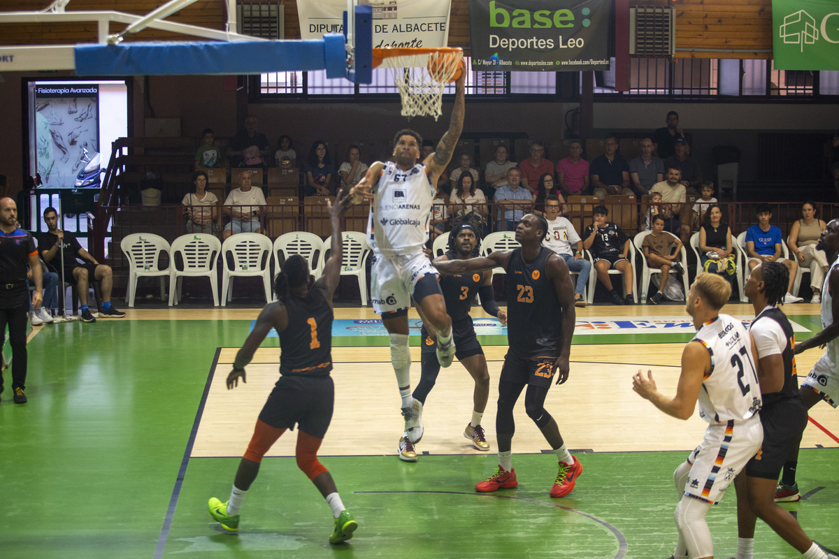 El Albacete Basket ganó al NCAA USA Combinated en su VIII Torneo de Feria  / JOSÉ MIGUEL ESPARCIA