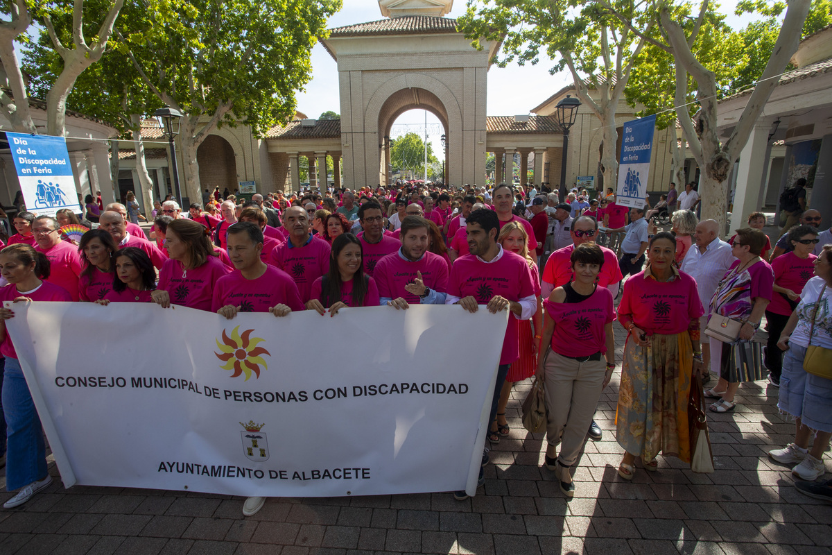 El Recinto acogió diferentes actividades en las que participaron usuarios y profesionales de las asociaciones de la ciudad  / JOSÉ MIGUEL ESPARCIA