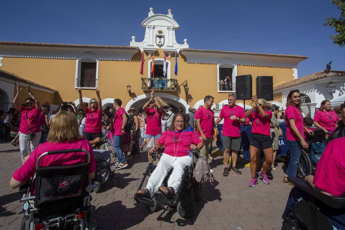 El Recinto acogió diferentes actividades en las que participaron usuarios y profesionales de las asociaciones de la ciudad  / JOSÉ MIGUEL ESPARCIA