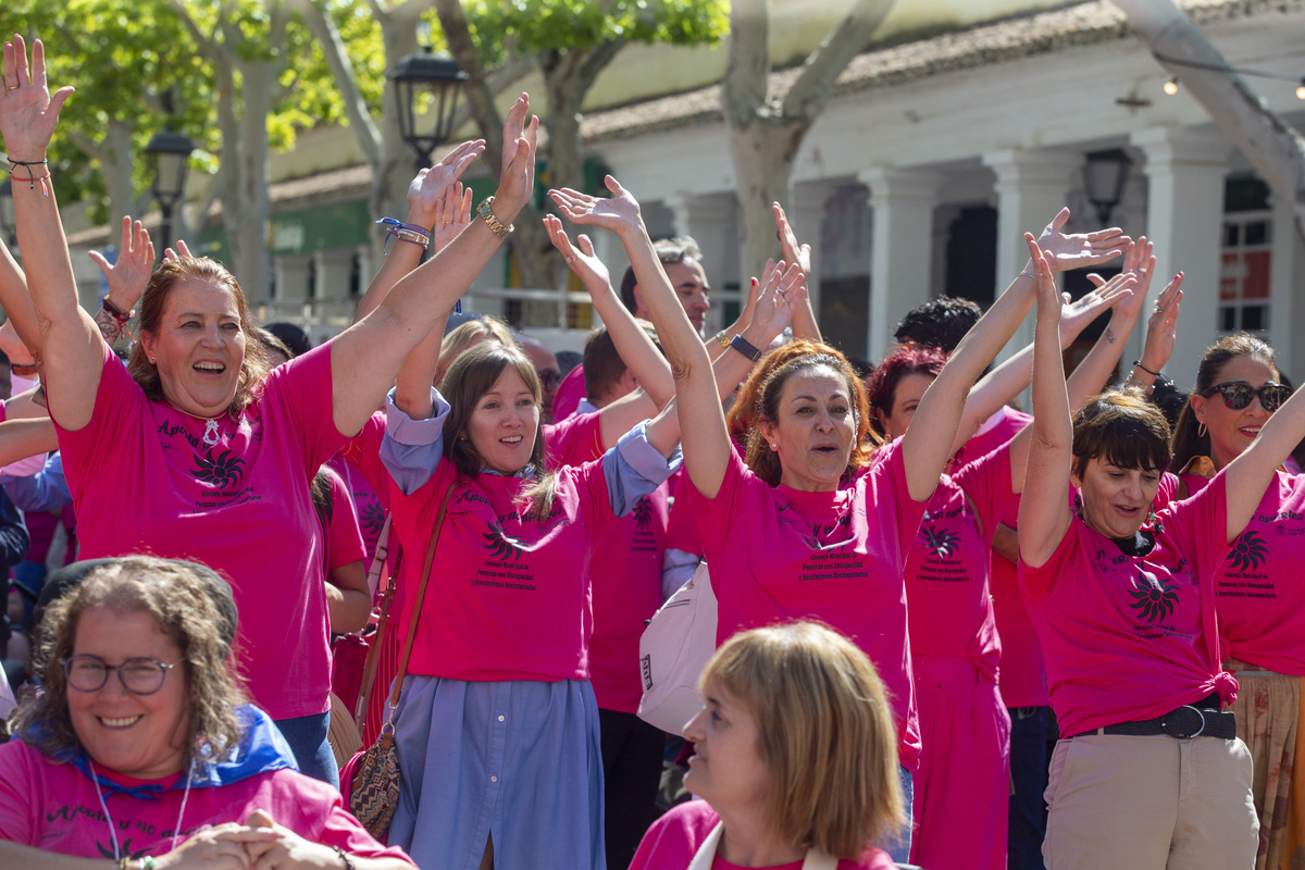 El Recinto acogió diferentes actividades en las que participaron usuarios y profesionales de las asociaciones de la ciudad  / JOSÉ MIGUEL ESPARCIA