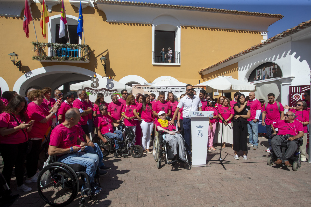 El Recinto acogió diferentes actividades en las que participaron usuarios y profesionales de las asociaciones de la ciudad  / JOSÉ MIGUEL ESPARCIA