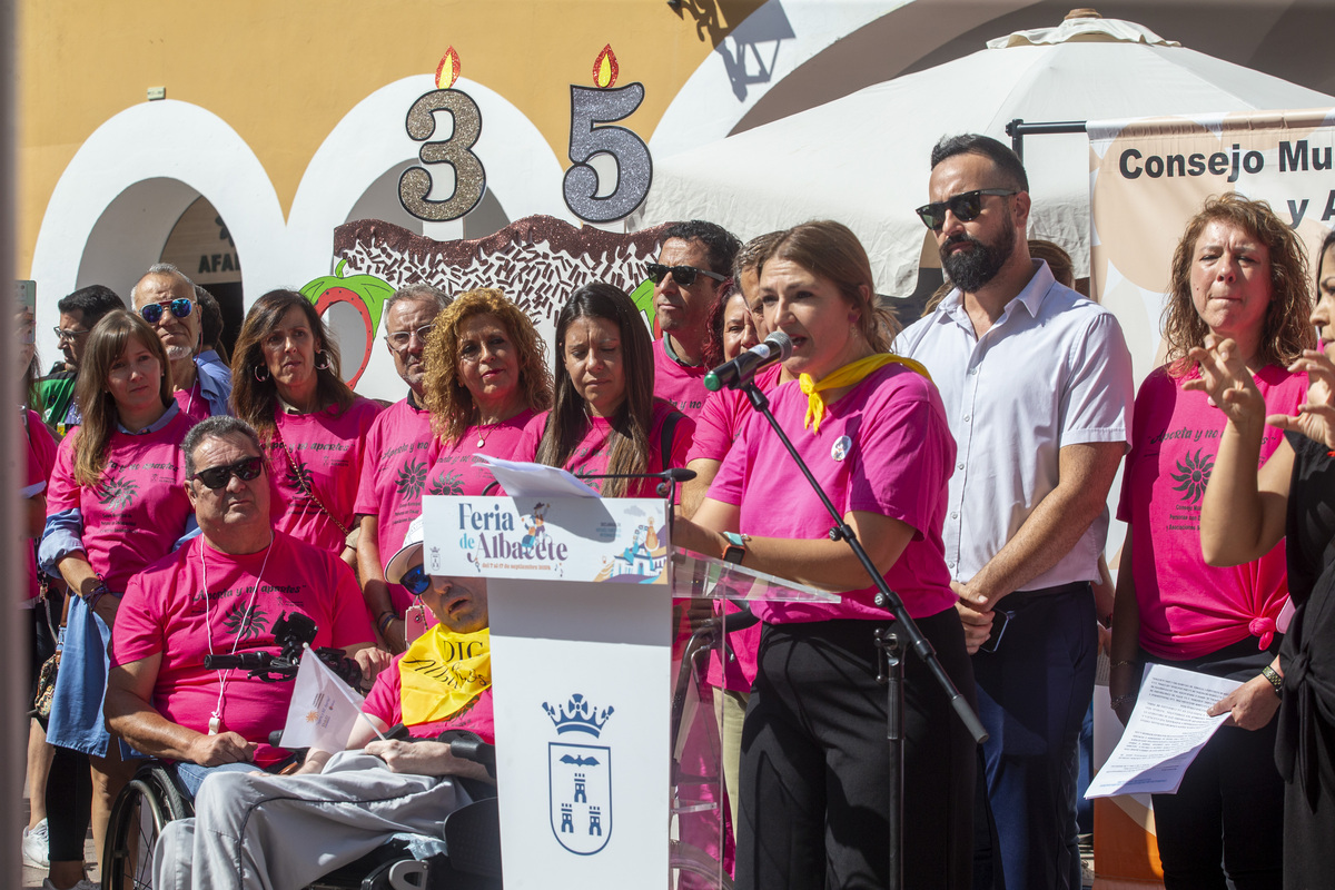 El Recinto acogió diferentes actividades en las que participaron usuarios y profesionales de las asociaciones de la ciudad  / JOSÉ MIGUEL ESPARCIA