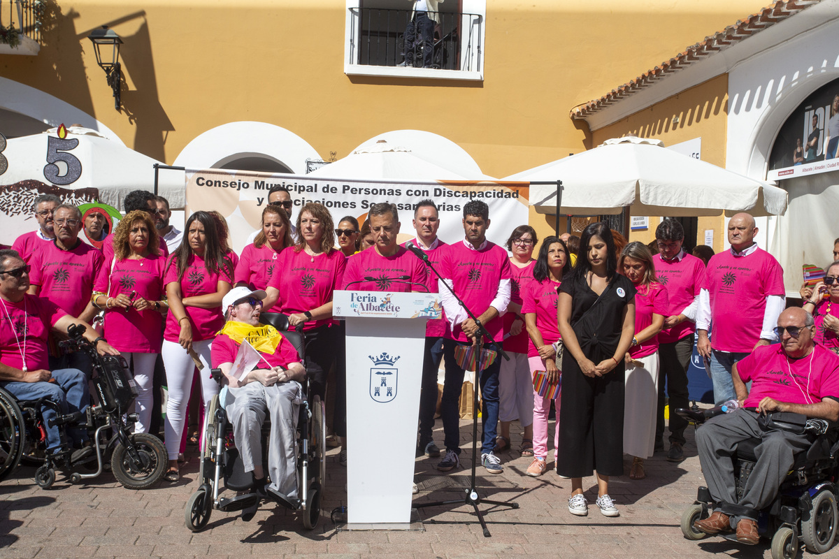 El Recinto acogió diferentes actividades en las que participaron usuarios y profesionales de las asociaciones de la ciudad  / JOSÉ MIGUEL ESPARCIA