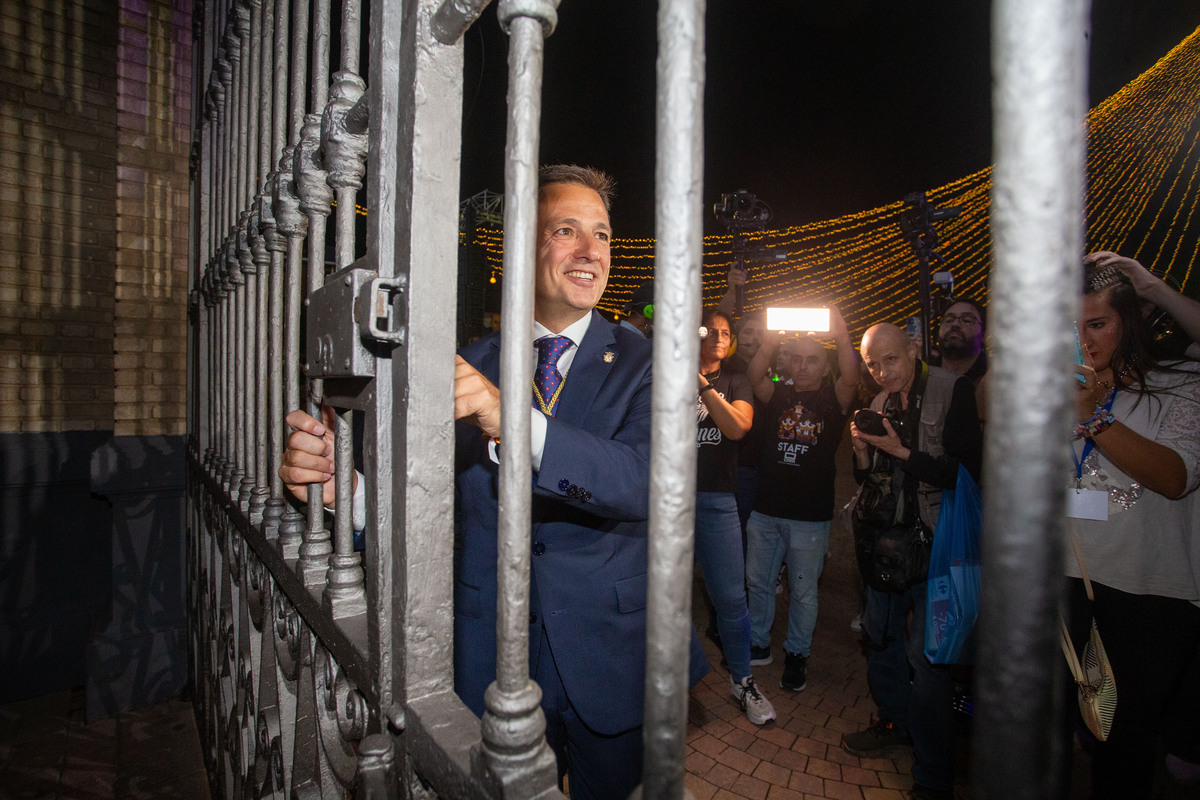 Apertura Puerta de Hierros  / JOSÉ MIGUEL ESPARCIA