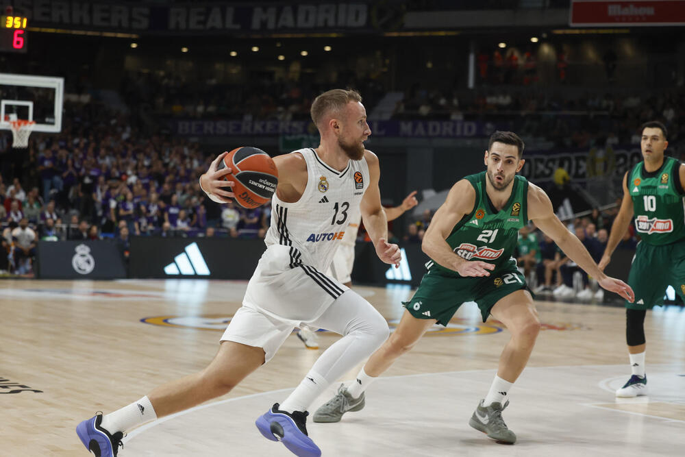 El Real Madrid se anima tumbando al Panathinaikos