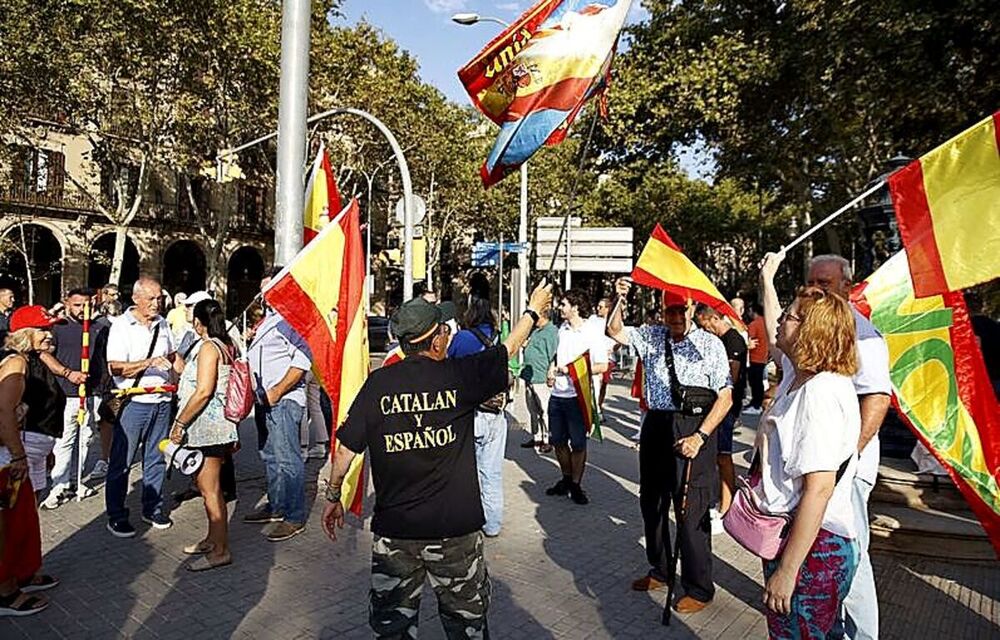 Protesta de VOX contra la llegada del gerundense en el Parque de la Ciudadela 