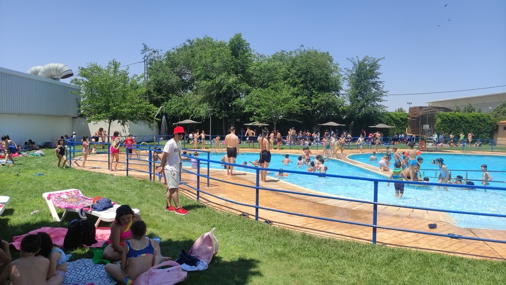 Euforia en la apertura de la piscina de Villarrobledo