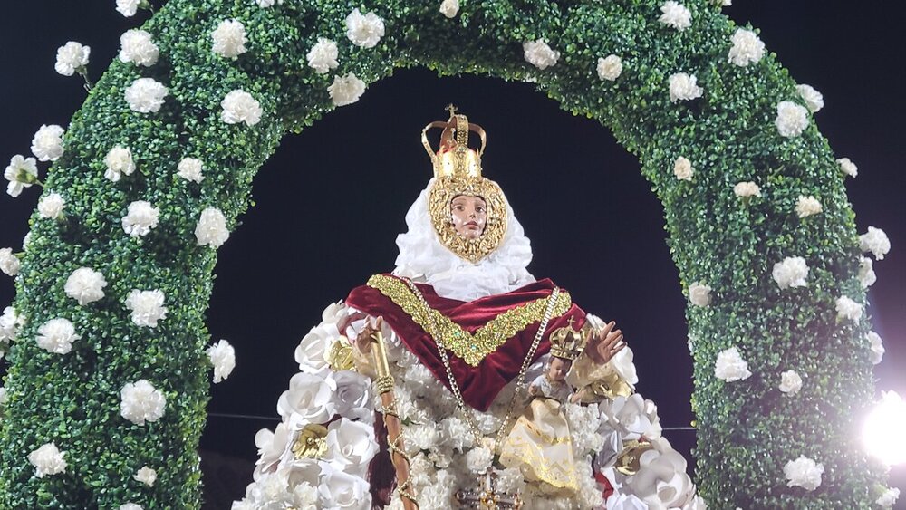 Manifestación de fervor a la Virgen en el Dulce Nombre 