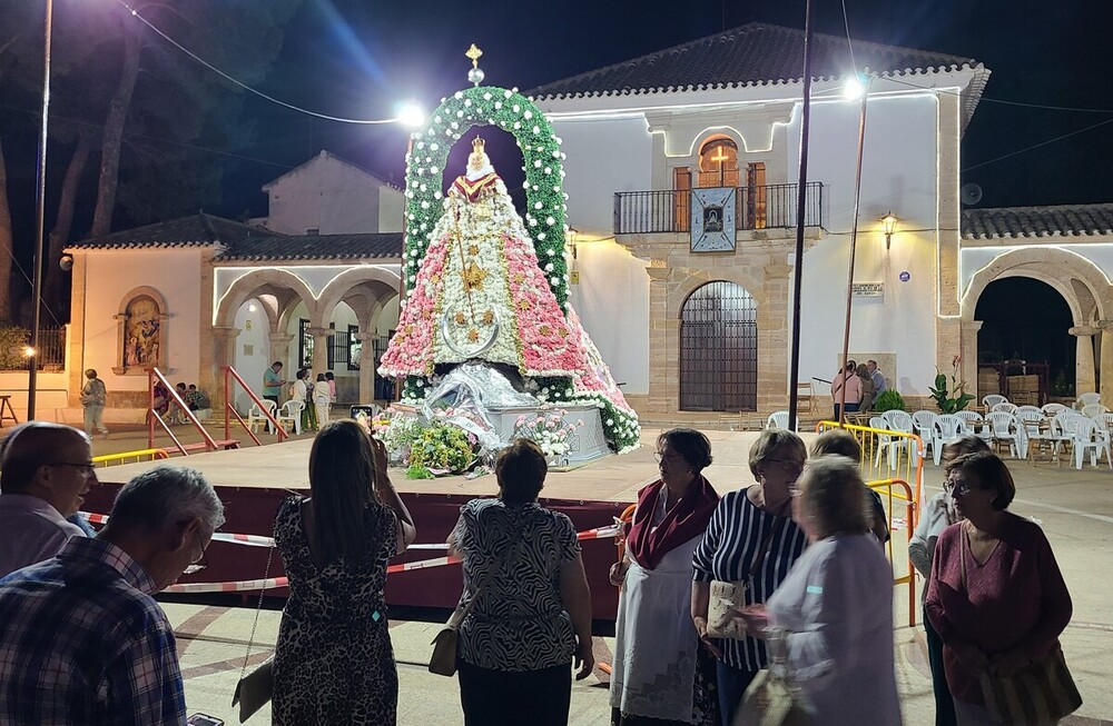 Manifestación de fervor a la Virgen en el Dulce Nombre 