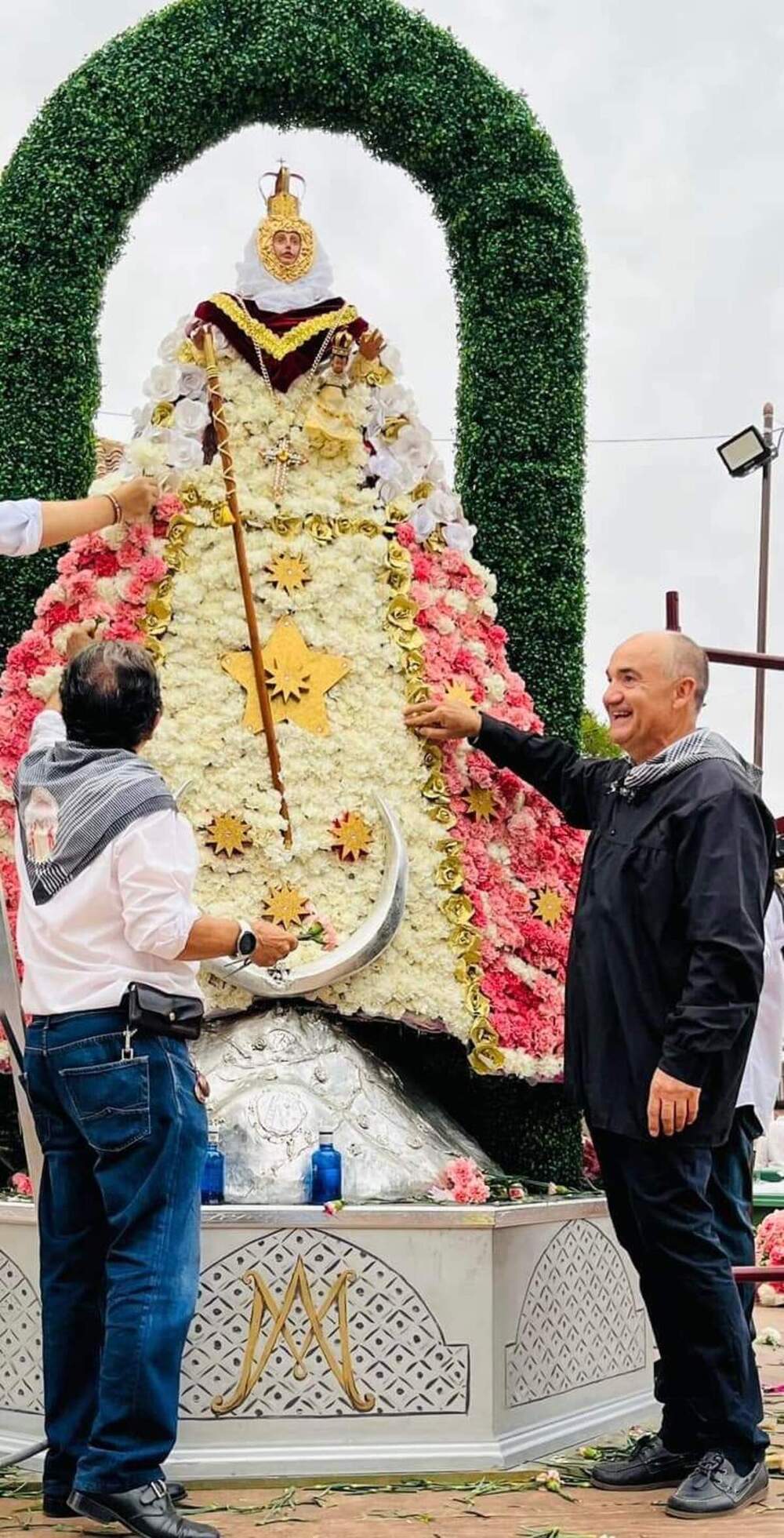 Manifestación de fervor a la Virgen en el Dulce Nombre 