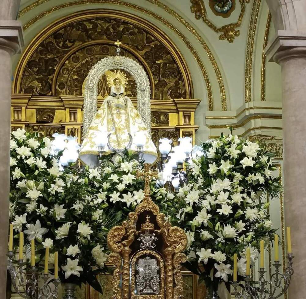 Manifestación de fervor a la Virgen en el Dulce Nombre 