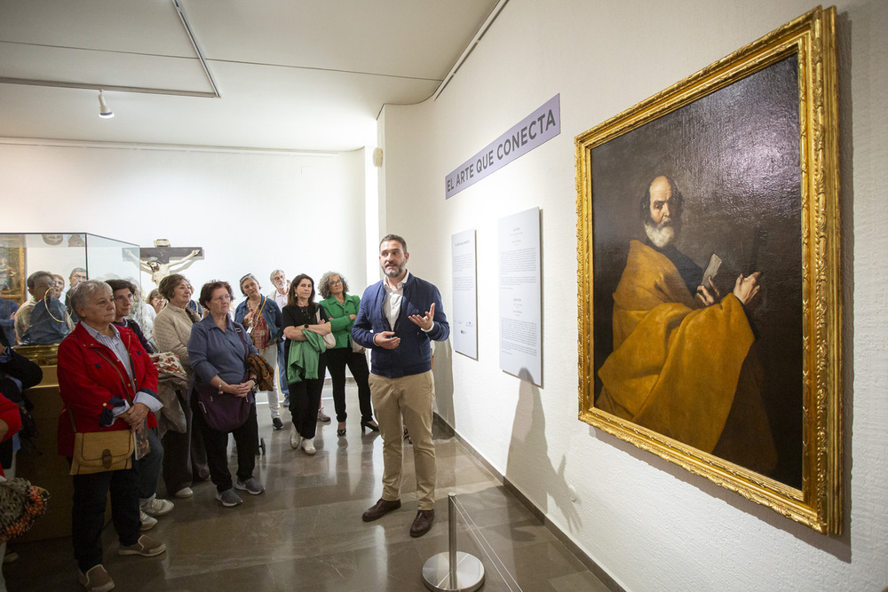 Francisco José Cerceda Cañizares ofrece una explicación del cuadro de José de Ribera, San Pedro, cedido por el Museo del Prado.