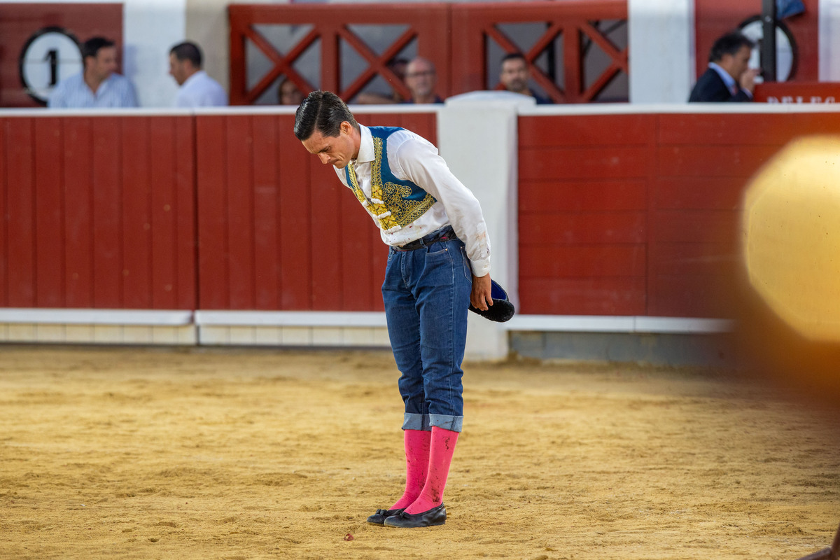 Imágenes de la primera corrida del abono ferial  / JOSÉ MIGUEL ESPARCIA