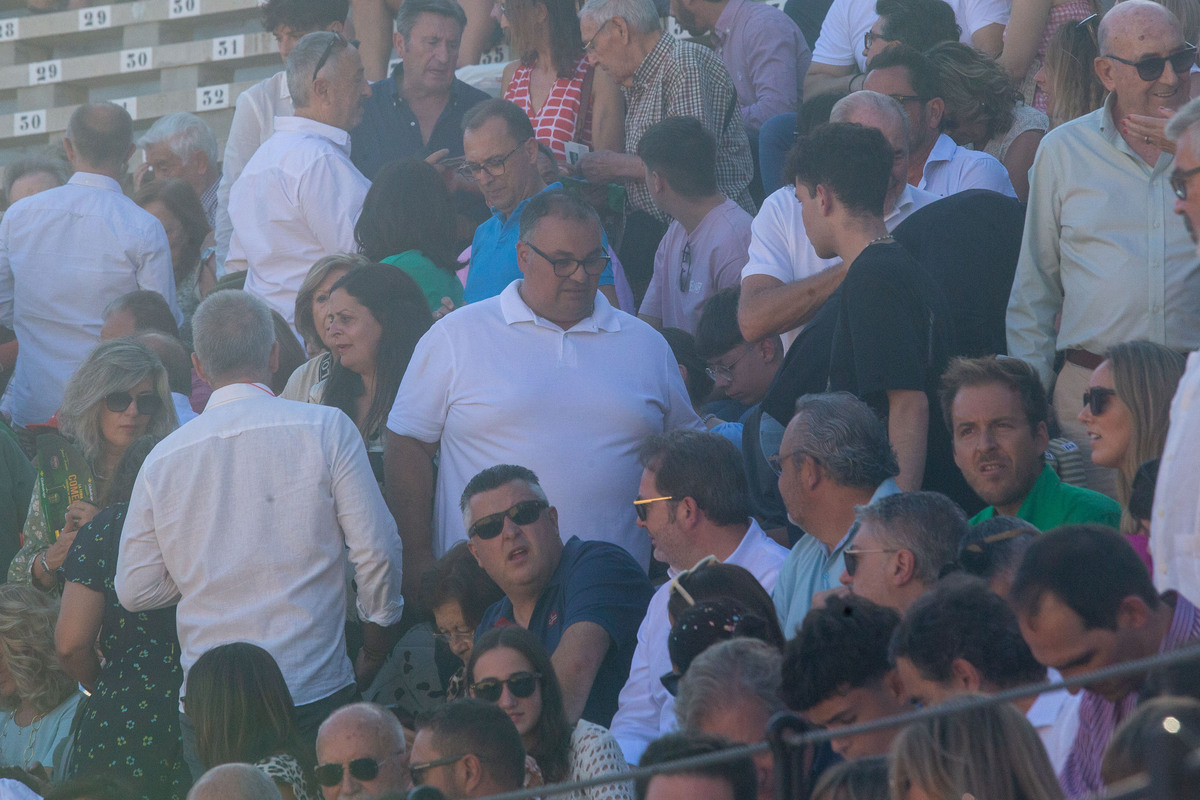 Imágenes de la primera corrida del abono ferial  / JOSÉ MIGUEL ESPARCIA