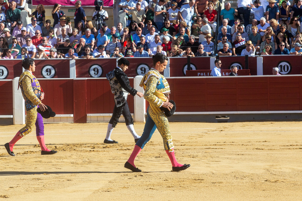 Imágenes de la primera corrida del abono ferial  / JOSÉ MIGUEL ESPARCIA