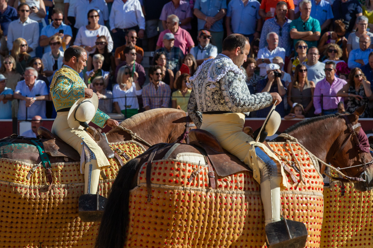 Imágenes de la primera corrida del abono ferial  / JOSÉ MIGUEL ESPARCIA