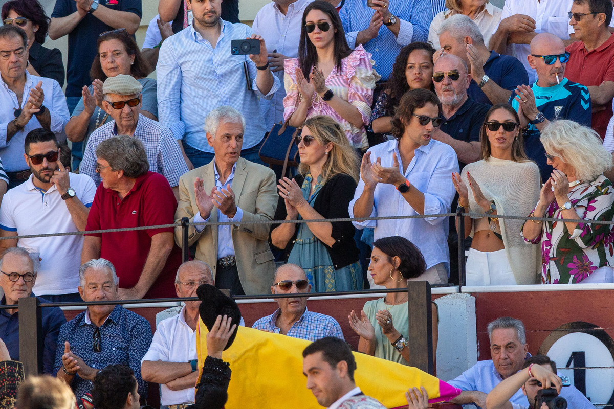 Imágenes de la primera corrida del abono ferial  / JOSÉ MIGUEL ESPARCIA