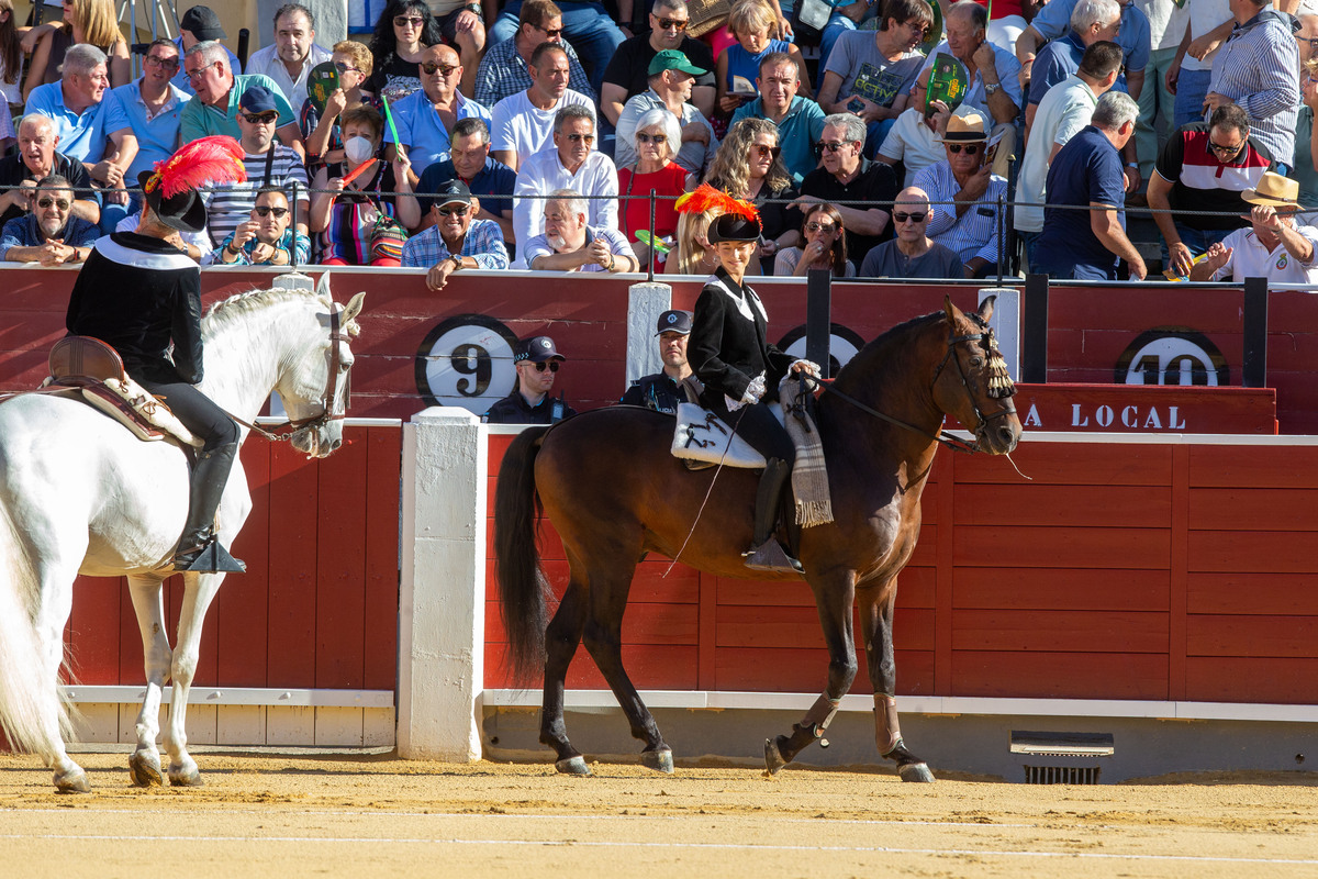 Imágenes de la primera corrida del abono ferial  / JOSÉ MIGUEL ESPARCIA