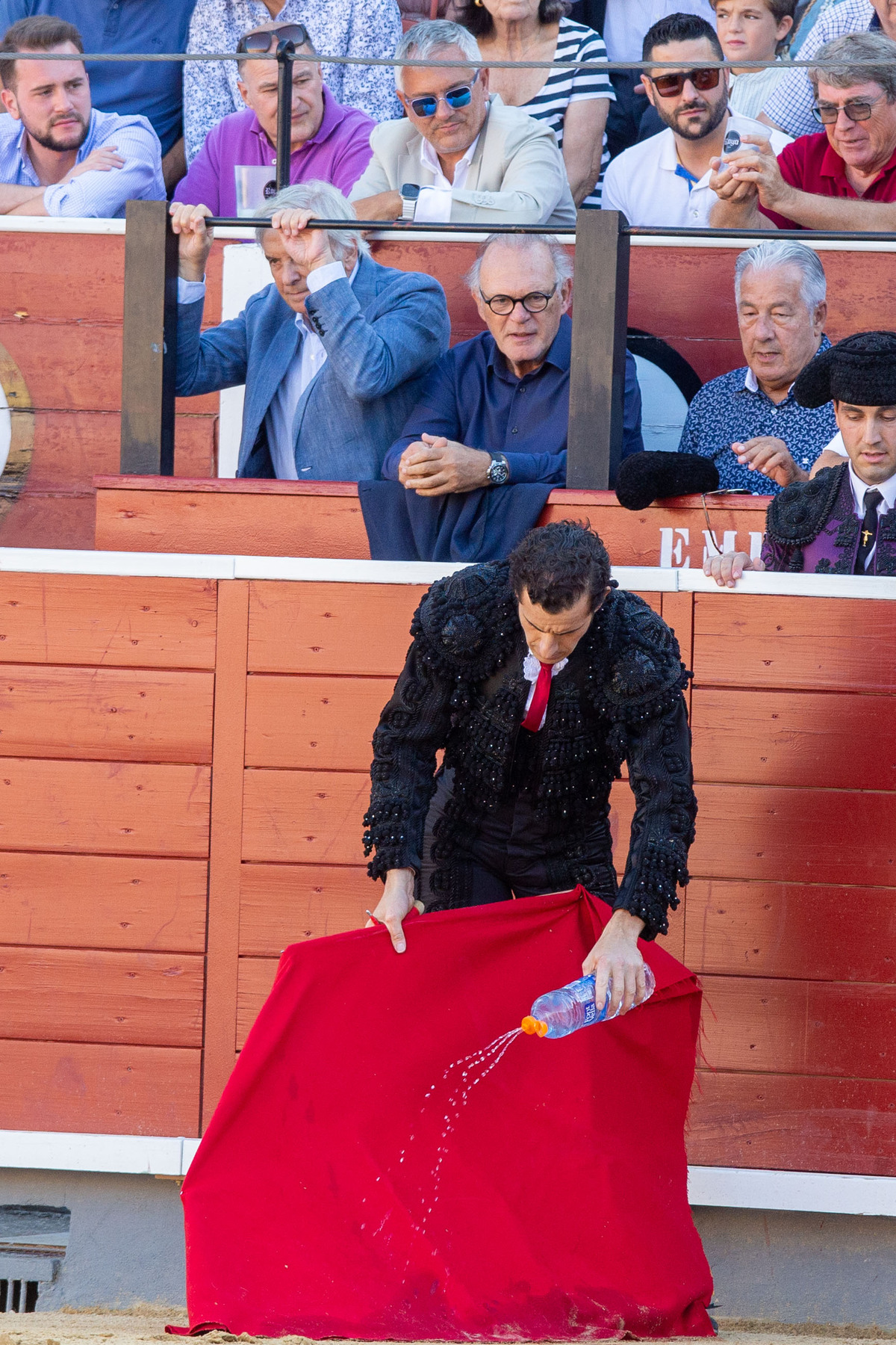 Imágenes de la primera corrida del abono ferial  / JOSÉ MIGUEL ESPARCIA