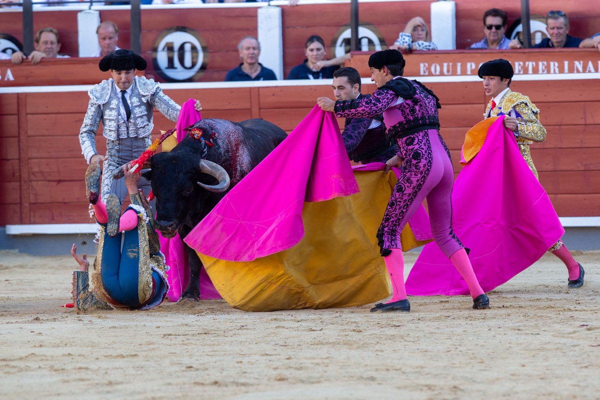 Imágenes de la primera corrida del abono ferial  / JOSÉ MIGUEL ESPARCIA