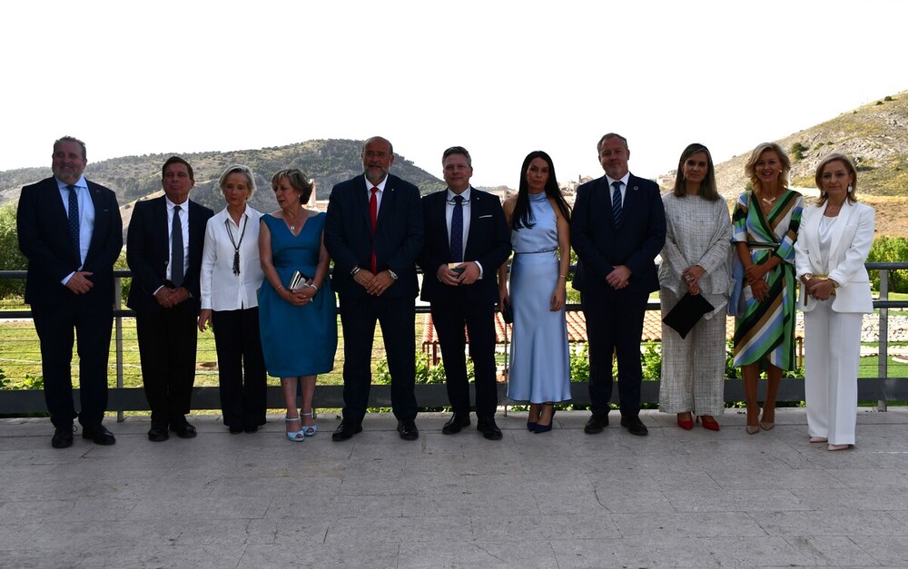 La Junta llama a estrechar lazos con el Colegio de Arquitectos