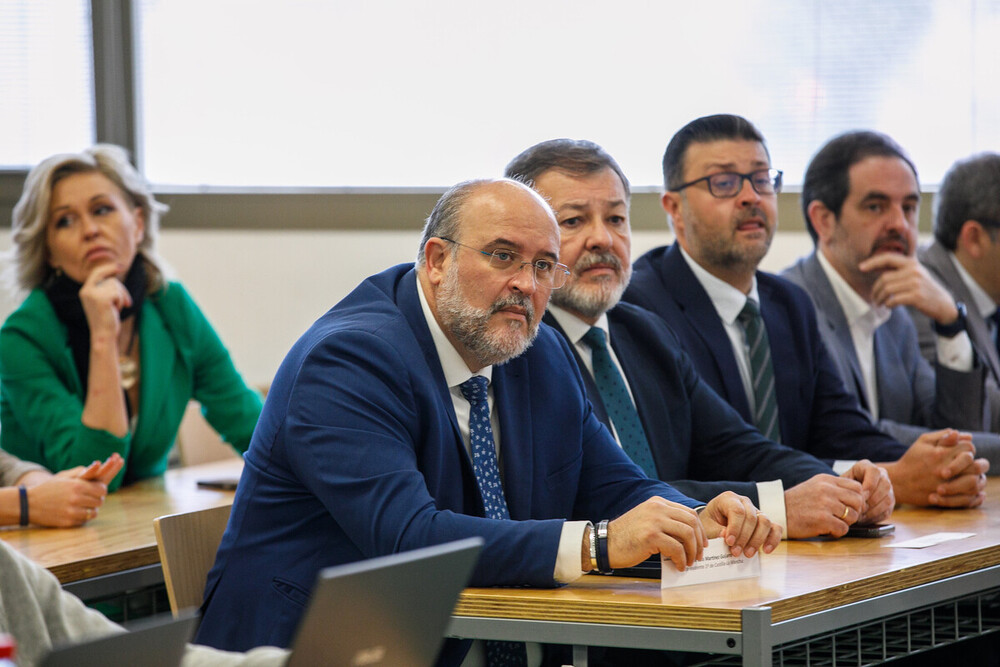 El presidente autonómico, Emiliano García-Page, mantuvo en Cuenca, un encuentro con alumnos y alumnas de la Facultad de Comunicación de la UCLM.