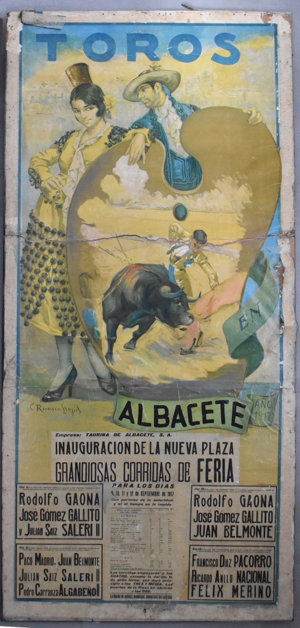 Imagen de la visita del alcalde al Archivo Municipal.