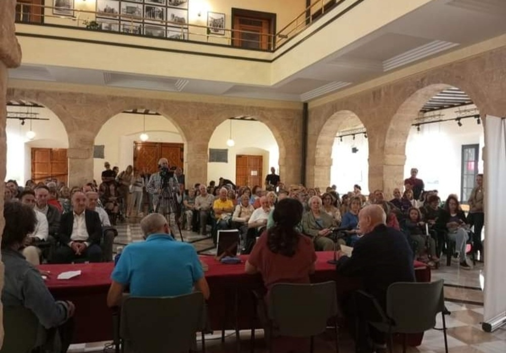 Llanos Ortiz llenó el Claustro de apodos de Villarrobledo