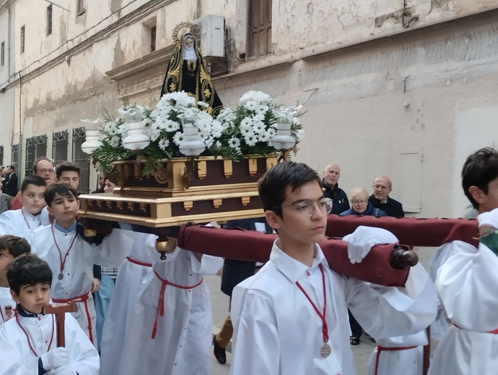 El viento agitó las palmas y olivos del Domingo de Ramos