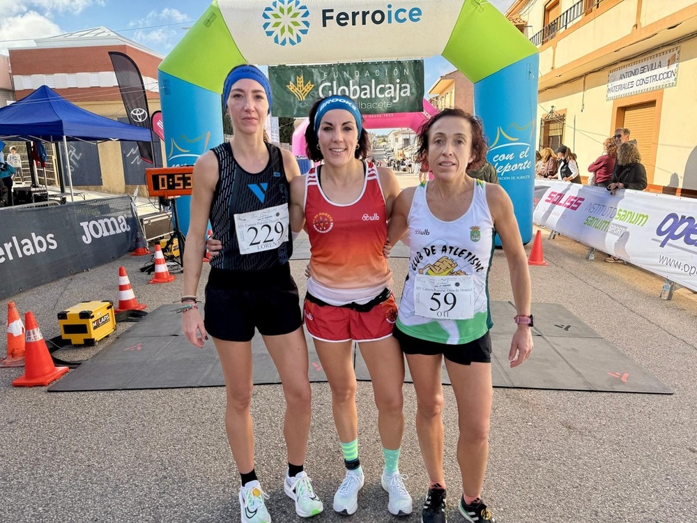 Las tres primera clasificadas al término de la carrera.