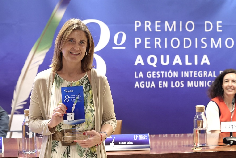 Aqualia premia ‘La autovía del agua’ de Ana Pobes