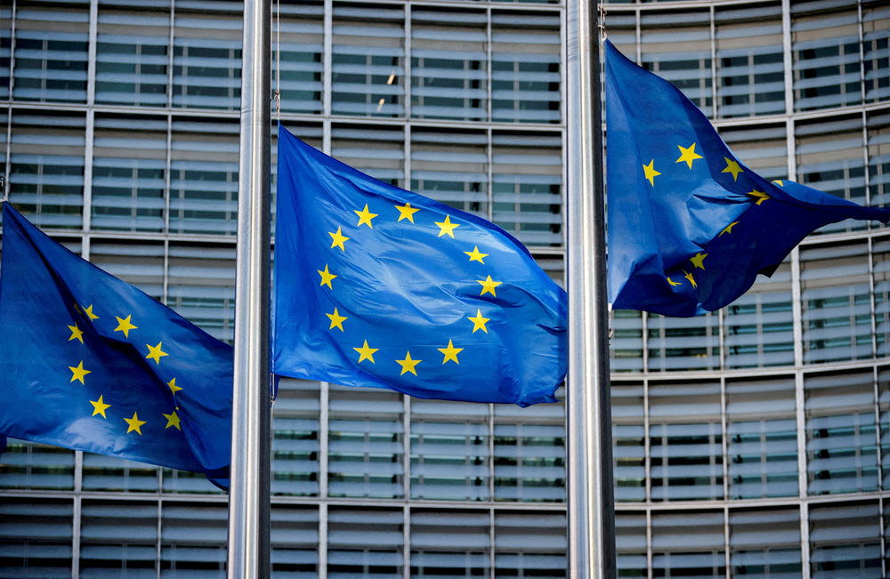 Banderas de la UE en los aledaños de la Comisión Europea en Bruselas (Imagen de archivo)