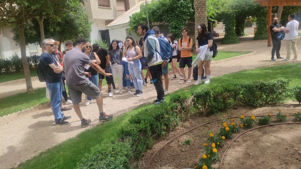 Los estudiantes participan en la ruta guiada del Ayuntamiento