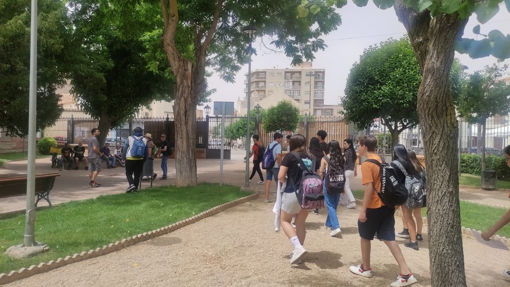 Los estudiantes participan en la ruta guiada del Ayuntamiento