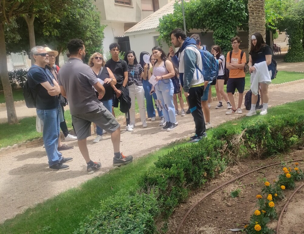 Los estudiantes participan en la ruta guiada del Ayuntamiento