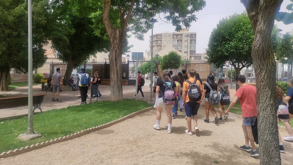 Los estudiantes participan en la ruta guiada del Ayuntamiento