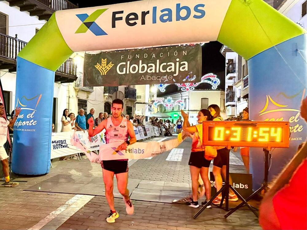 Jesús Ángel Rodríguez tuvo que apretar para entrar ganador en la meta de Tarazona.