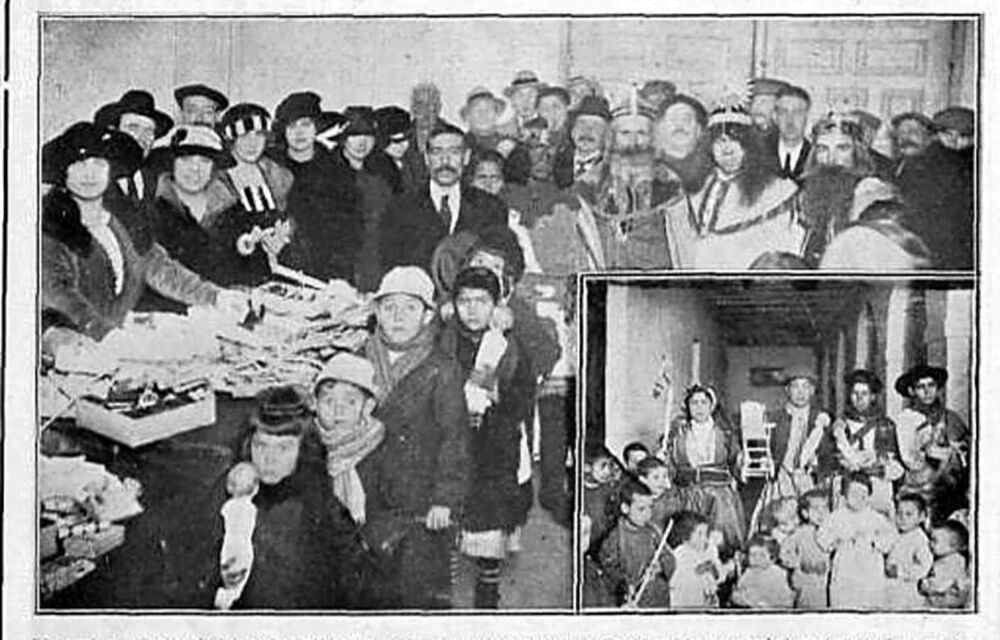 Reparto de juguetes entre los niños más necesitados en la Navidad de 1920 en Ciudad Real