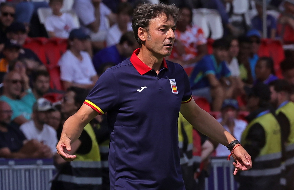 Santi Denia, al frente de la selección olímpica de fútbol, durante el primer partido frente a Uzbekistán.