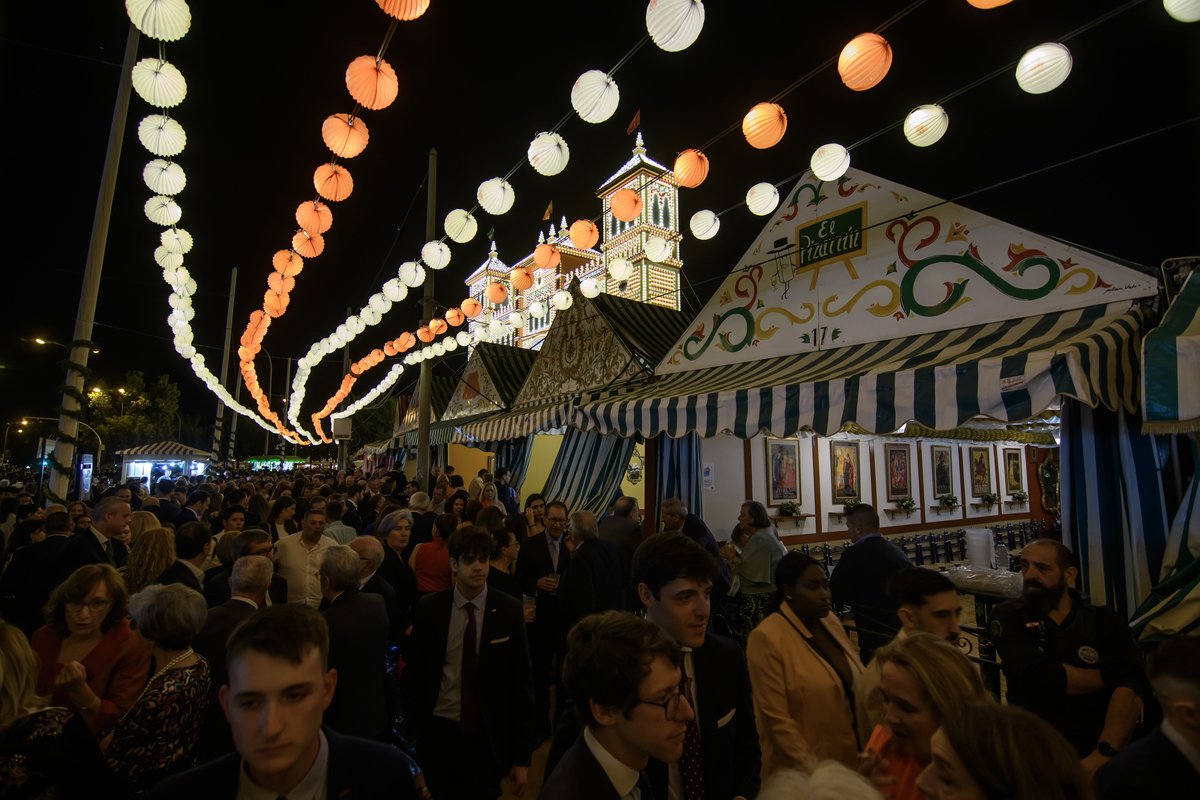 ILUMINACIÓN REAL DE LA FERIA DE ABRIL  / RAÚL CARO