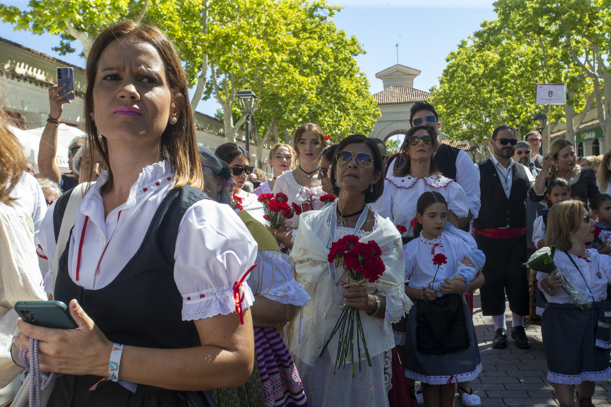 Multitudinaria ofrenda a la patrona  / JOSÉ MIGUEL ESPARCIA