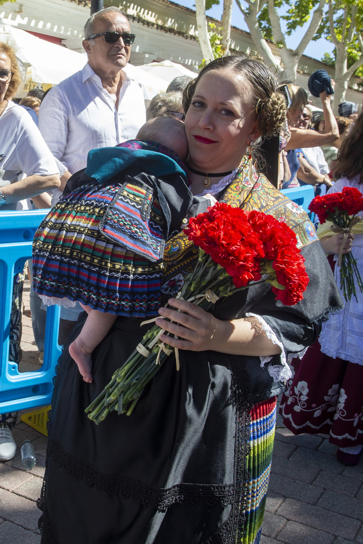 Multitudinaria ofrenda a la patrona  / JOSÉ MIGUEL ESPARCIA