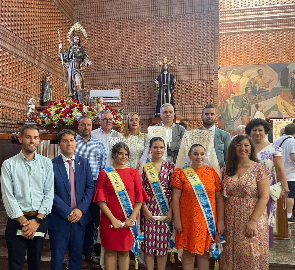 La delegada de Igualdad, Lola Serrano, y el coordinador de la Delegación de la Junta en Albacete, Ramón García, tras la misa en honor al santo en Tobarra.