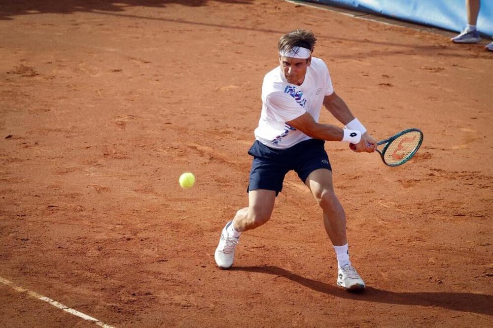 David Ferrer, que se tuvo que retirar lesionado, recibió un homenaje del Club.