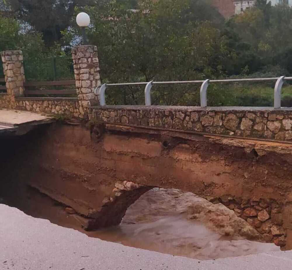 La DANA rompe un puente en Landete y lo deja «partido en dos»