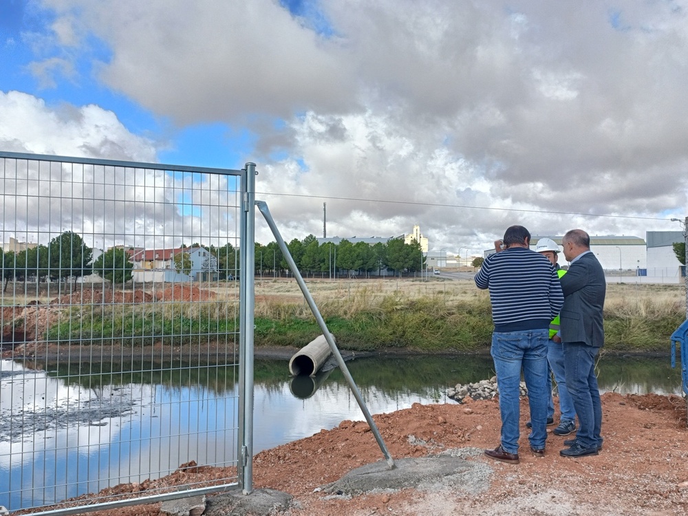 Proceden al drenaje del agua estancada en el polígono