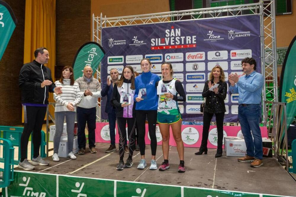 El podio femenino con Alicia Lázaro (c), Andrea Torres (i) y Eva Pareja (d).