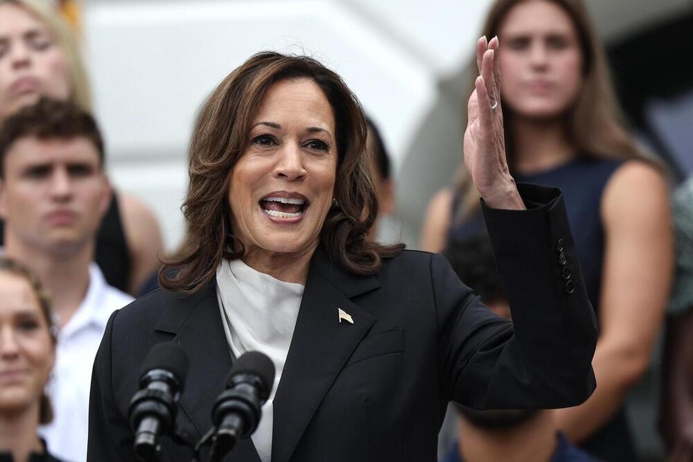 La vicepresidenta estadounidense, Kamala Harris, habla en un evento con los equipos campeones de la National Collegiate Athletic Association (NCAA)