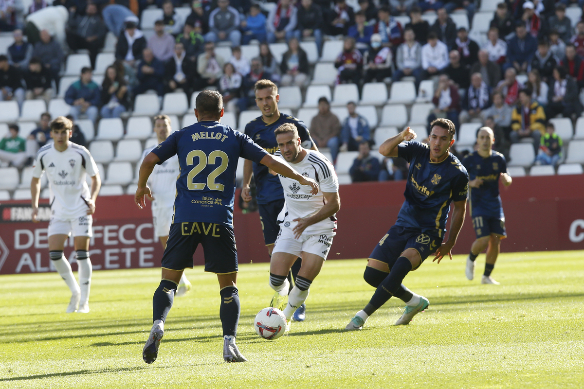 Un momento del partido disputado en el Carlos Belmonte  / JOSÉ MIGUEL ESPARCIA