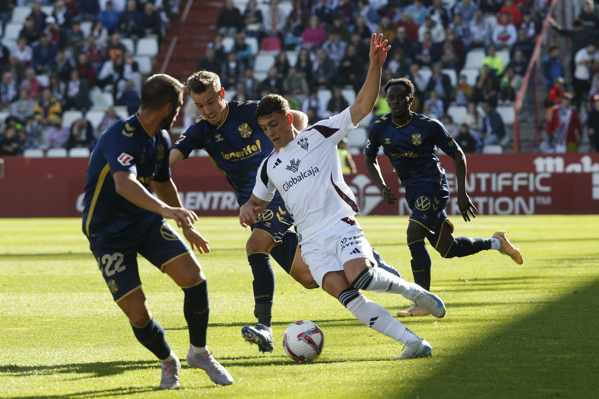 Un momento del partido disputado en el Carlos Belmonte  / JOSÉ MIGUEL ESPARCIA